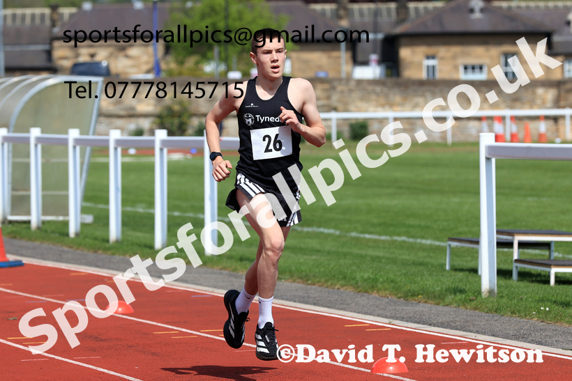 1500 metres, 2026 Elswick Harriers Event, Wentworth, Hexham. Photo: David T. Hewitson/Sports for All Pics